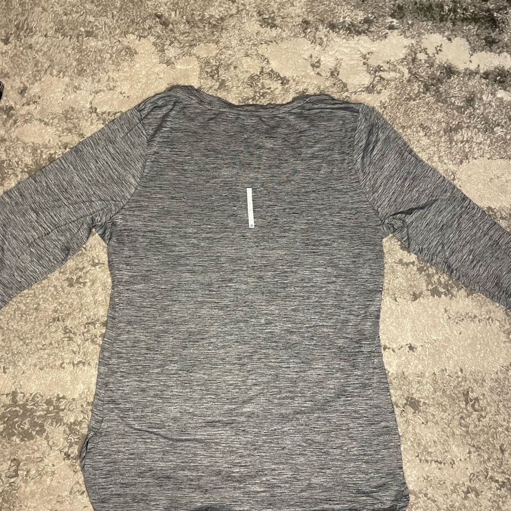 Reebok Women's Heathered Gray Long Sleeve Tee